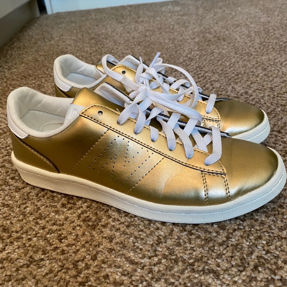 New balance gold sneakers